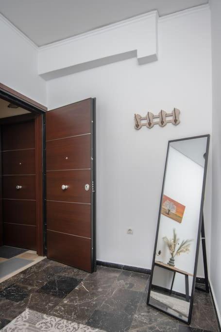 Lovely,Central, Spacious 2-Bedrooms Apartment Le Pirée Extérieur photo