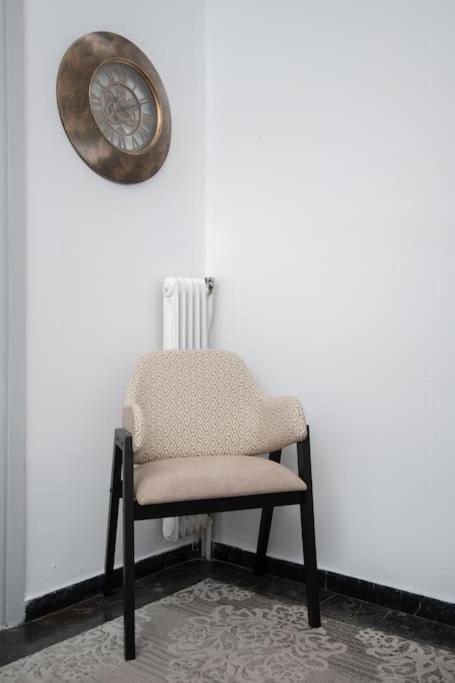 Lovely,Central, Spacious 2-Bedrooms Apartment Le Pirée Extérieur photo