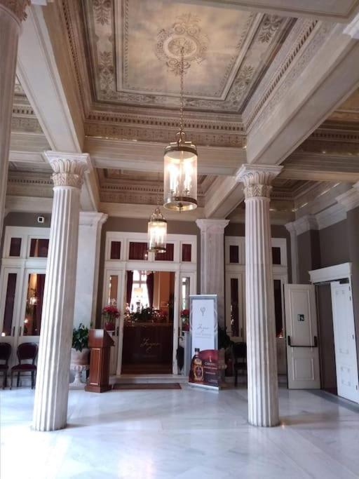 Lovely,Central, Spacious 2-Bedrooms Apartment Le Pirée Extérieur photo